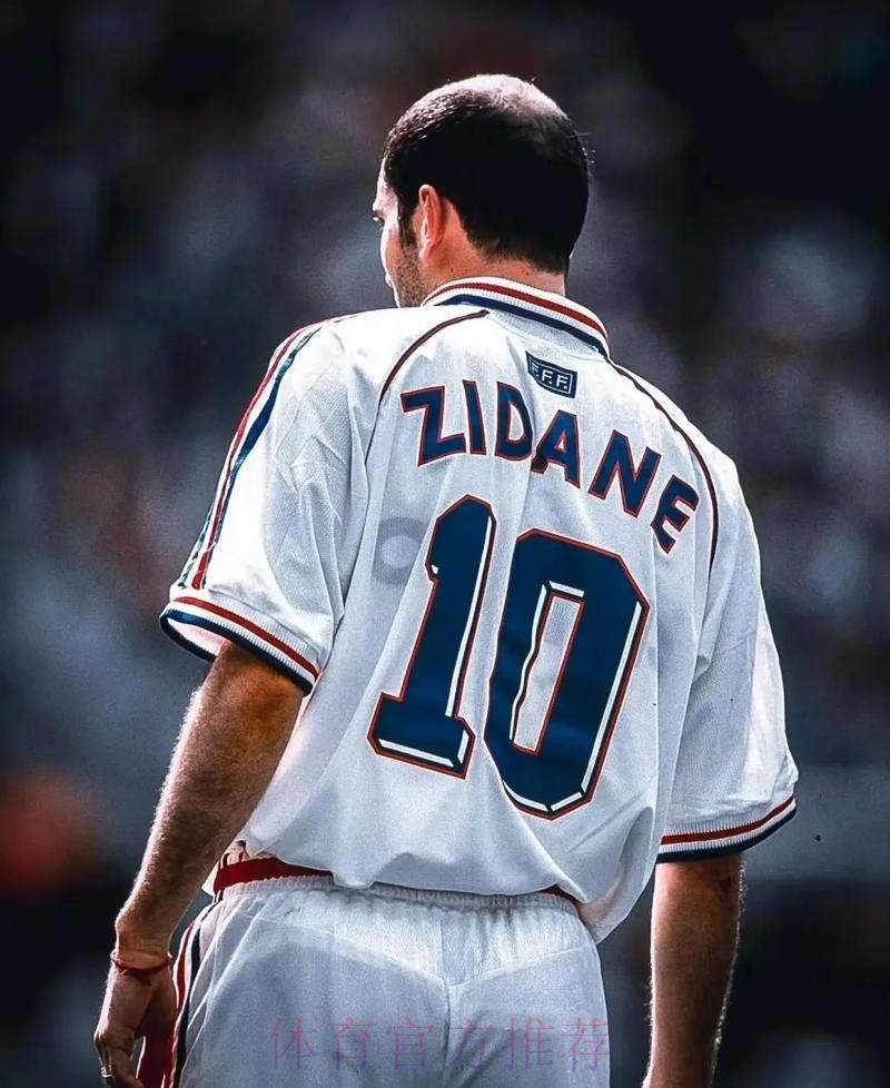 齐达内:贝林是属于未来的球员 希望他有辉煌的生涯 齐达内:贝林是属于未来的球员 希望他有辉煌的生涯